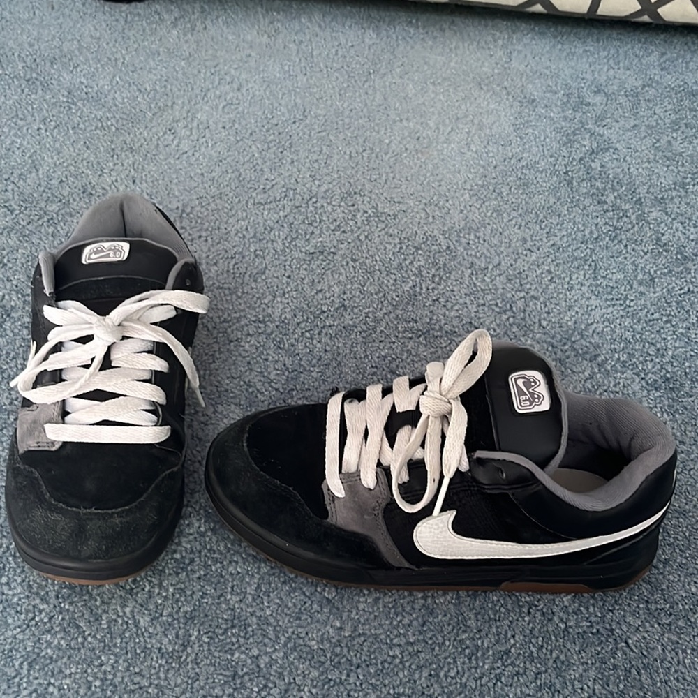 Nike 6.0 Black, Gray, White Swoosh Sneakers, Gum Sole Size 5Y